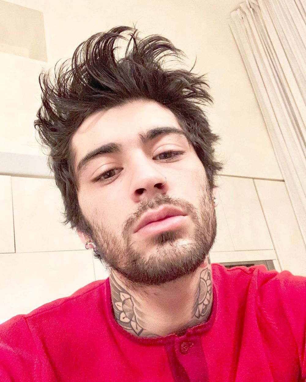 10 Potret Brewok Zayn Malik Yang Bikin Meleleh 