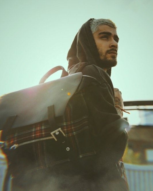 10 Potret Brewok Zayn Malik Yang Bikin Meleleh 