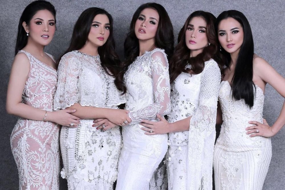 10 Potret Geng Mama Muda Hits yang Glamor Abis, Curi Perhatian