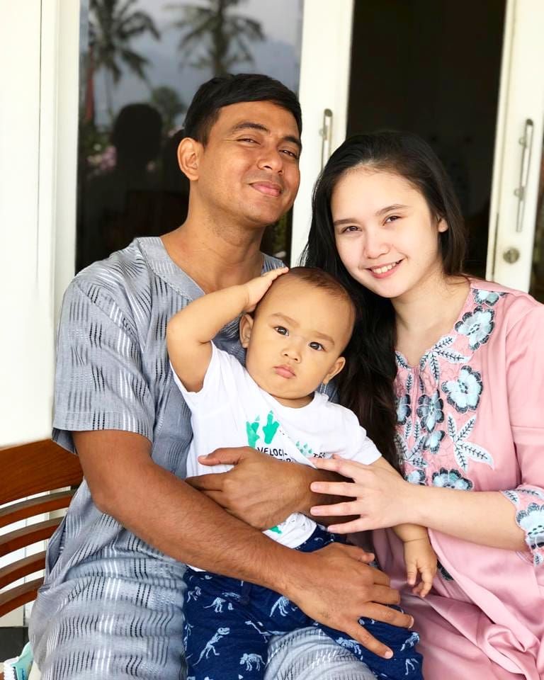 Terpaut 18 Tahun 10 Potret Langgeng Zaky Zimah Dan Istri