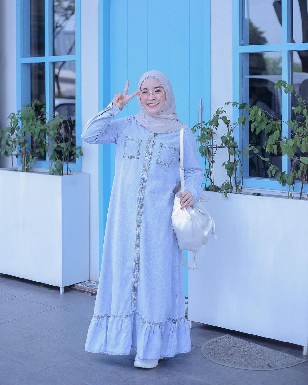 10 Inspirasi Outfit Hijab dengan Dress ala Selebgram Mimi Jamilah