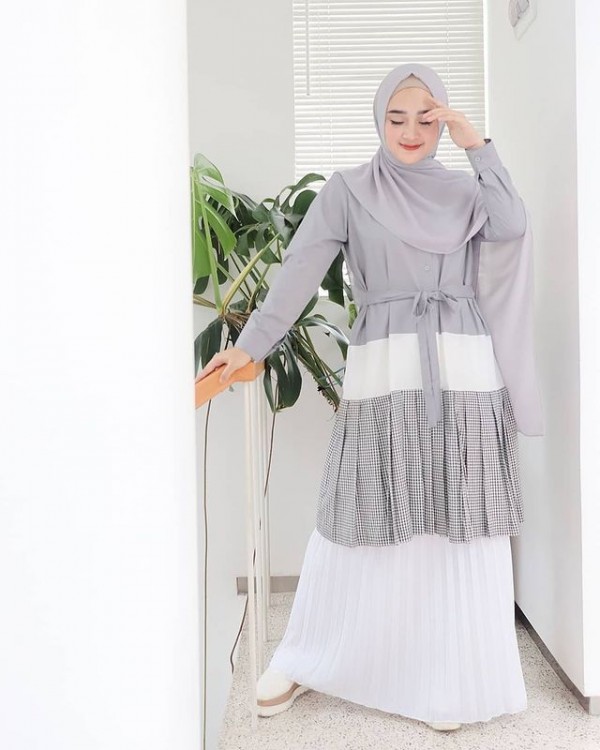 9 Padu Padan Hijab dengan Tunik dan Rok ala Selebgram Rini Anggiani