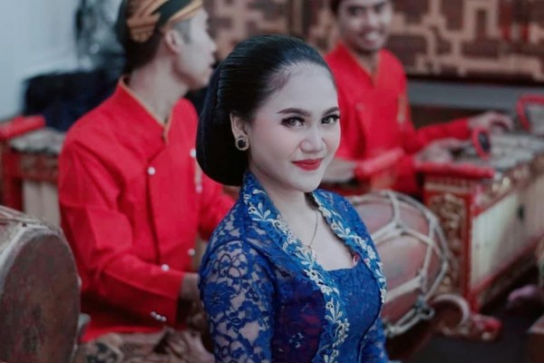 10 Potret Mira Kirana, Mahasiswi Unesa Juara The Next Didi Kempot