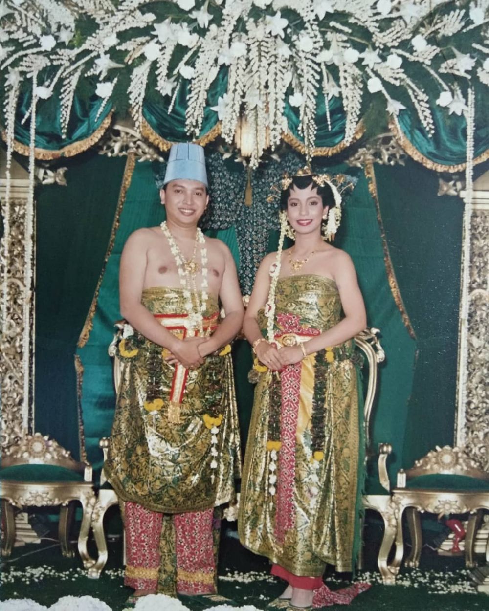 12 Foto Jadul Pernikahan Artis Penuh Kenangan, Awet Sampai Sekarang
