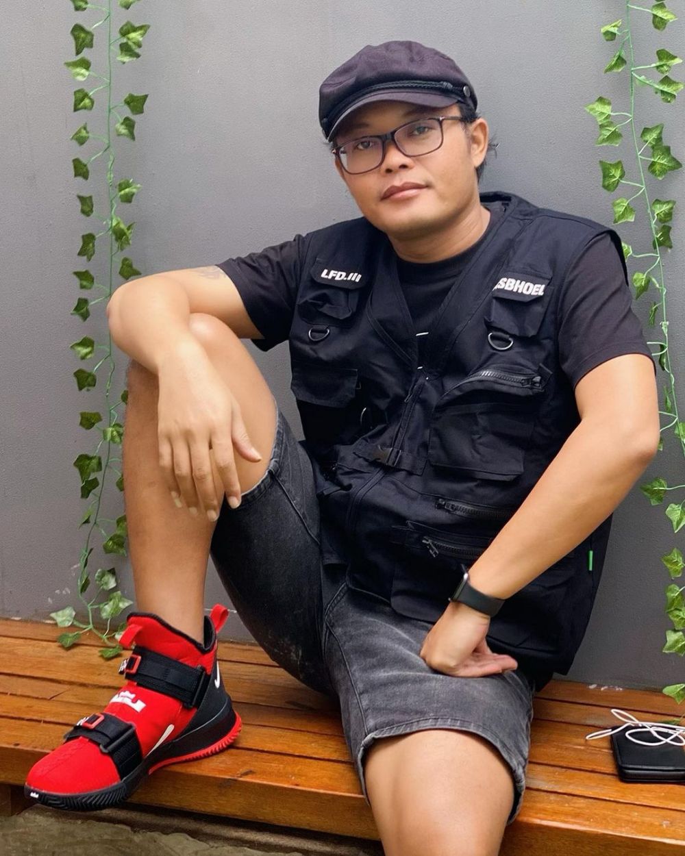 Bekal Pensiun, Arya Saloka dan 8 Artis Pria Ini Punya Bisnis Kuliner