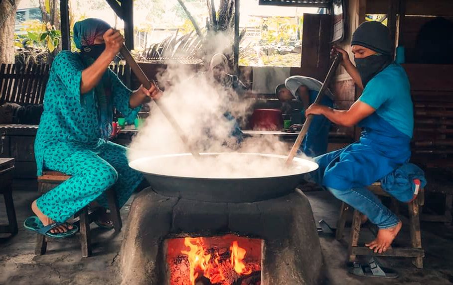 7 Hal Menarik Dodol Alame Khas Sumut, Bungkusnya Unik!