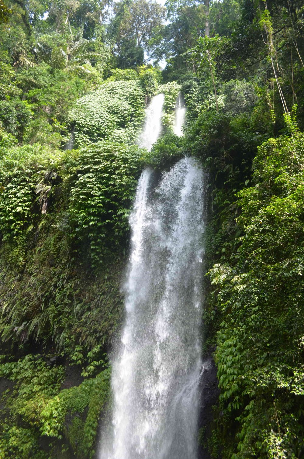 Keunikan Air Terjun Sendang Gile