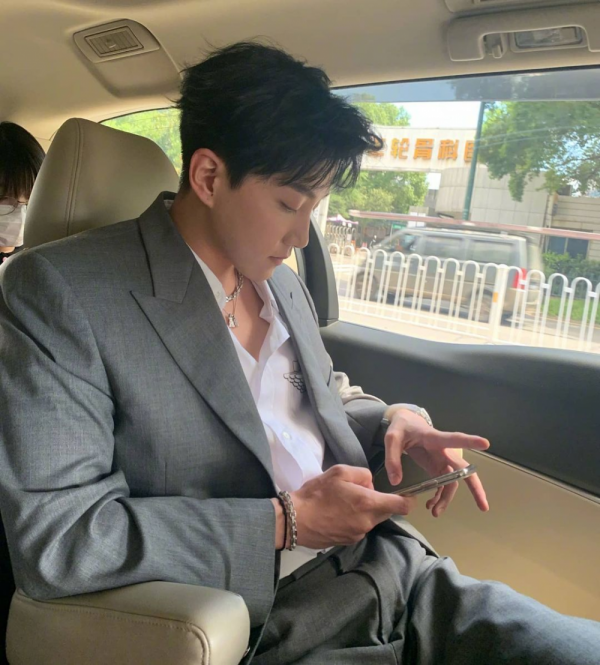 10 Potret Kris Fan, Comeback Jadi CEO Kece di CDrama Love Unexpected