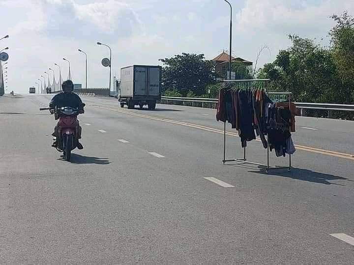 10 Potret Kocak Pakai Barang Gak Sesuai Aturan, Bikin Geleng Kepala