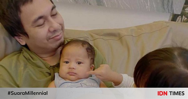 9 potret raditya dika saat momong buah hati tercinta, manis banget!   