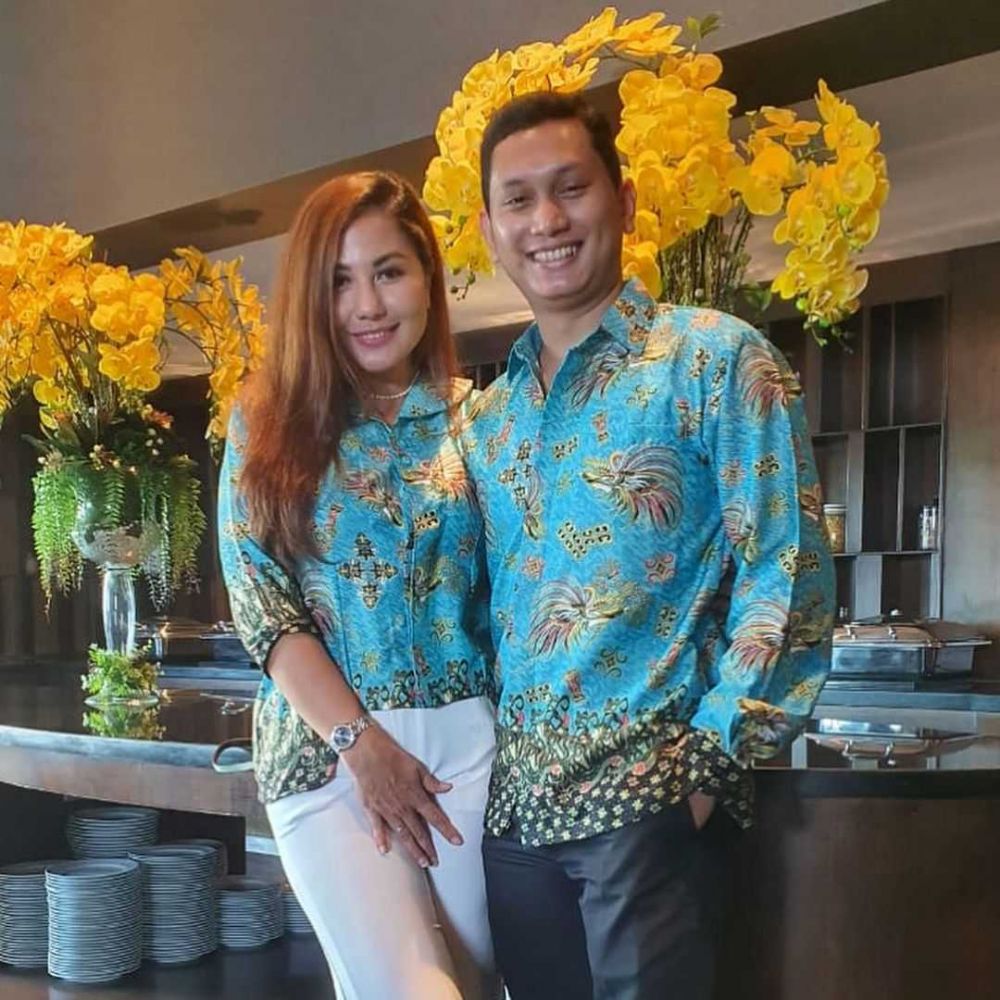 10 Potret Bahagia Emma Warokka dan Suami Walau Berbeda 18 Tahun