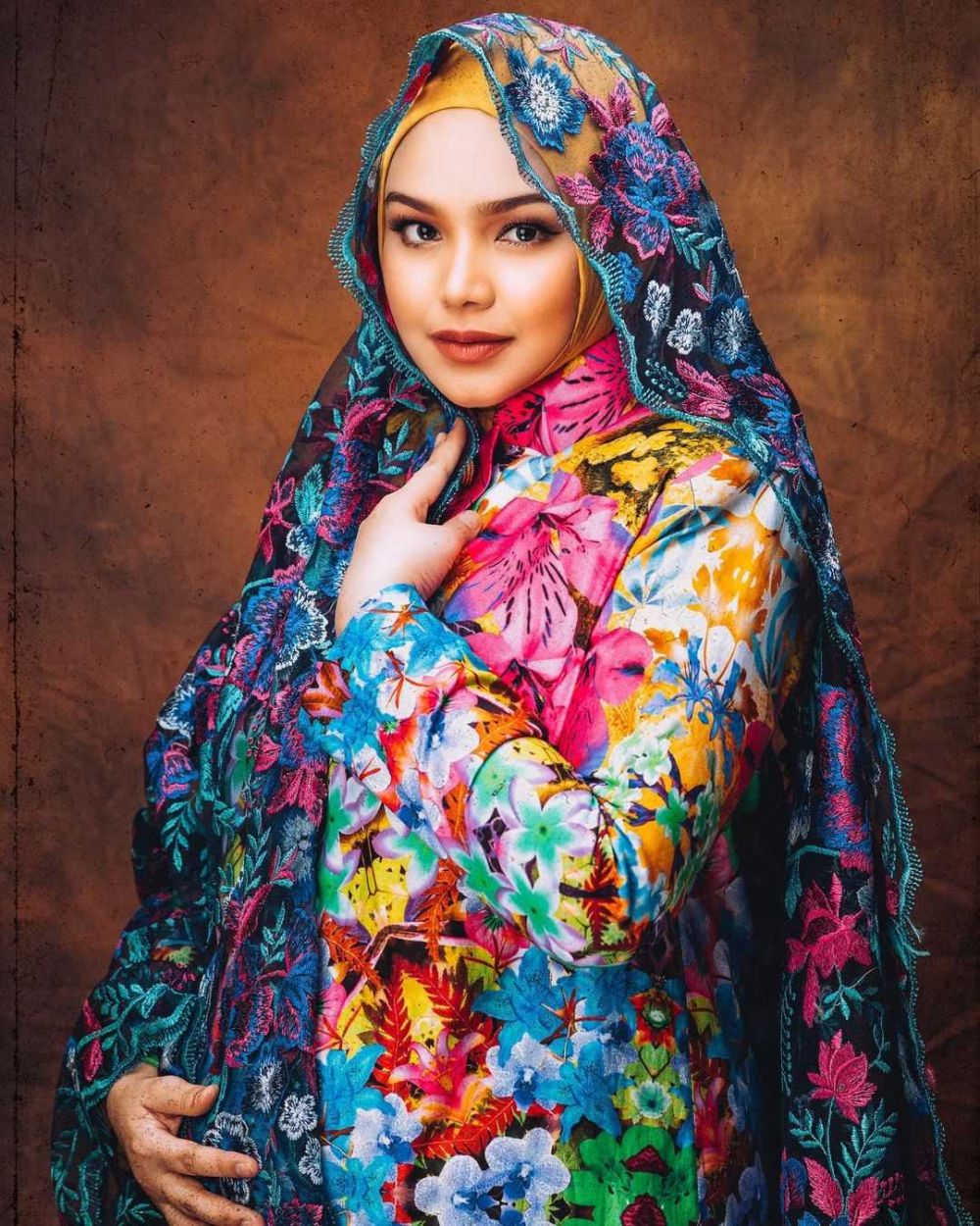 Hamil Anak Kedua, 10 Potret Memukau Siti Nurhaliza Pamer Baby Bump