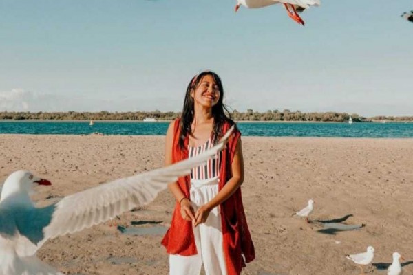 10 Potret Kadek Arini, Travel Blogger Berdarah Bali yang Inspiratif