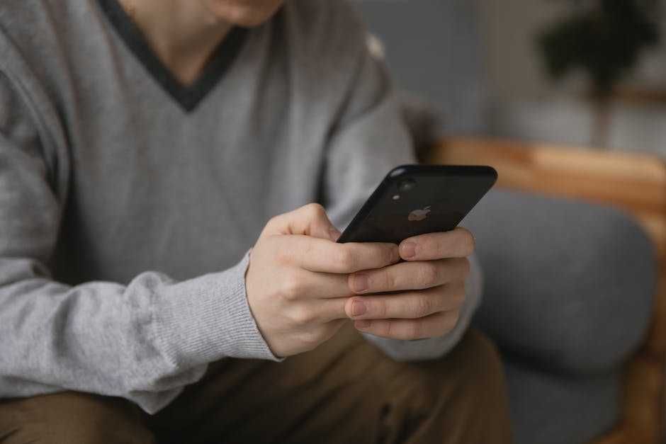 Dilihat Caranya Membalas Pesan, Ini 5 Sinyal Gebetan Tertarik denganmu
