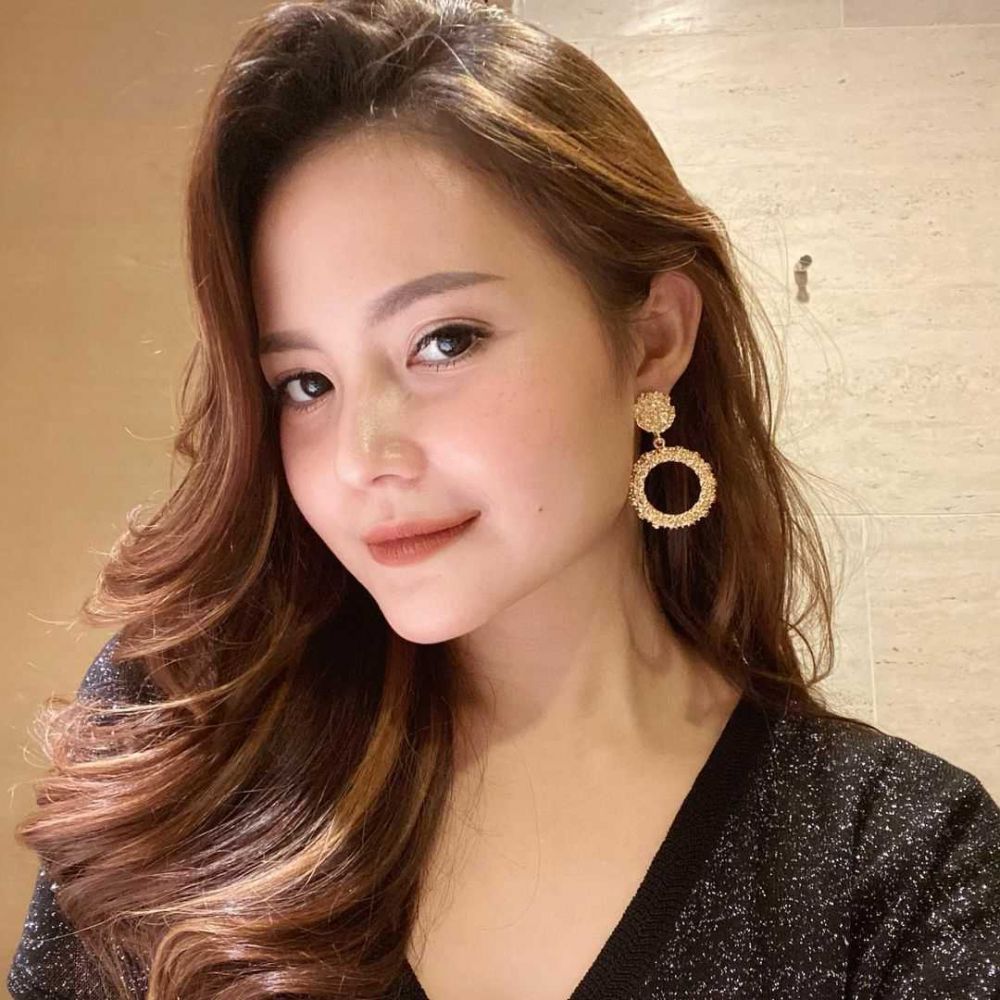 Pesonanya Bikin Jatuh Hati, 10 Potret Memikat Voke Victoria Bak Bule