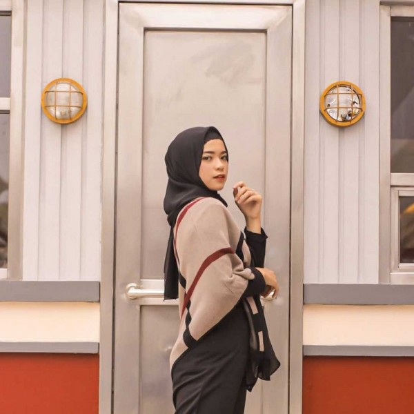 Berhijab, 10 Potret Terbaru Artis Arifah Lubai yang Bikin Pangling