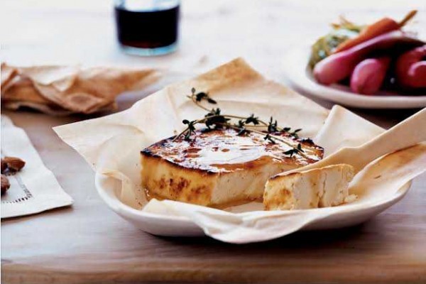 Manis dan Creamy, Inilah Resep Keju Feta Panggang dengan Saus Madu