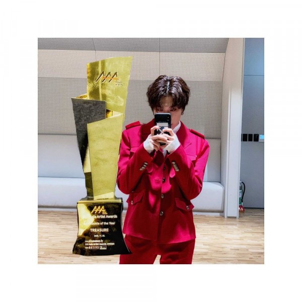 9 Mirror Selfie ala Bang Yedam, Main Vocal Bersuara Emas dari TREASURE