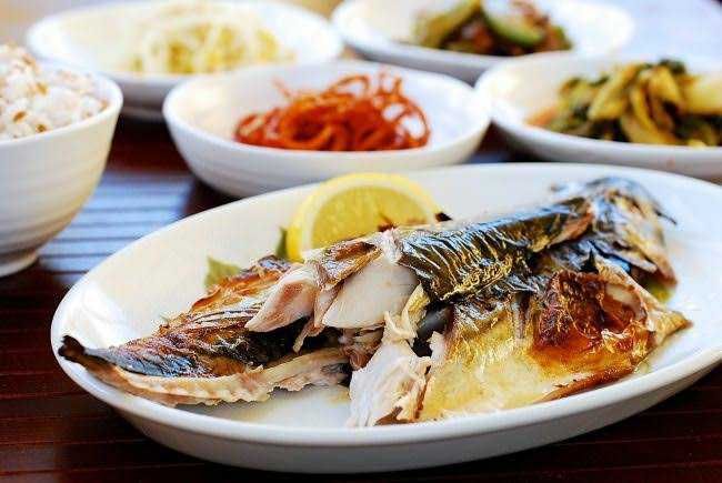 5 Masakan Nikmat dari Ikan Makarel, Keluarga Tuna yang Kaya Manfaat