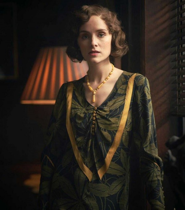 9 Potret Sophie Rundle, Lawan Main Suranne Jones di Gentleman Jack