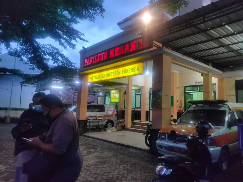Bermaksud Menyalip, Pemotor di Jombang Tewas Terlindas Truk