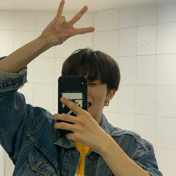 9 Mirror Selfie ala Bang Yedam, Main Vocal Bersuara Emas dari TREASURE