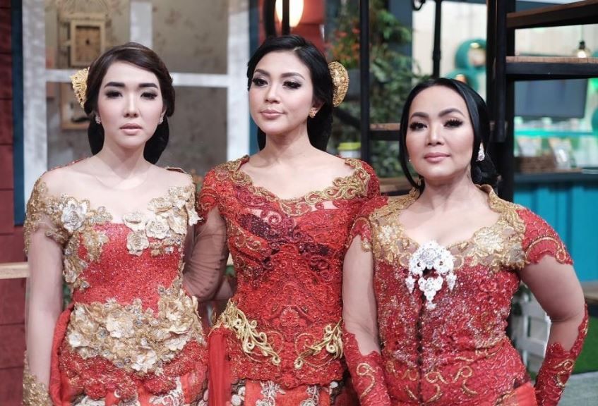 9 Pesona Gisella Anastasia Pakai Baju Adat Sinden, Bikin Pangling!