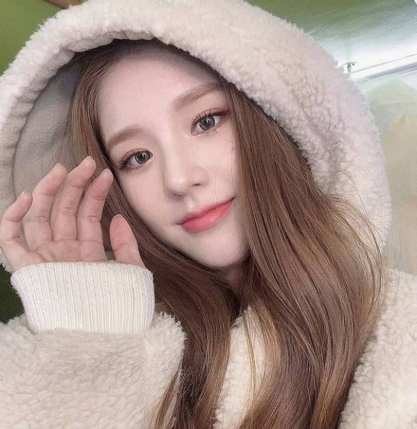 9 Potret Glowing Heejin LOONA, Miliki Visual Bak Gadis Rusia