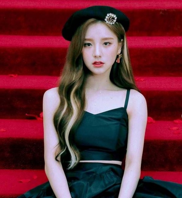 9 Potret Glowing Heejin LOONA, Miliki Visual Bak Gadis Rusia