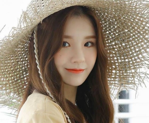 9 Potret Glowing Heejin LOONA, Miliki Visual Bak Gadis Rusia