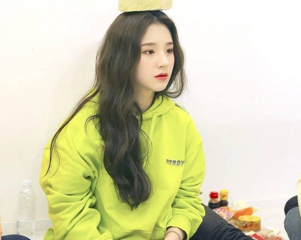 9 Potret Glowing Heejin LOONA, Miliki Visual Bak Gadis Rusia