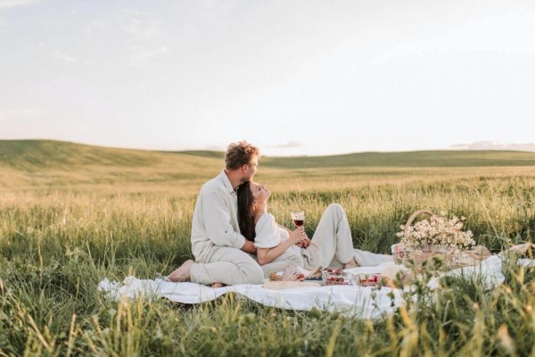 5 Zodiak Beruntung 27 September 2022, Asmara Aquarius Kian Membara