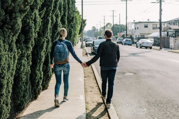 5 Tanda Kamu Kehilangan Koneksi dengan Pasangan, Saatnya Move On!