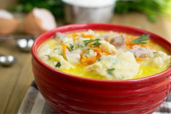 Resep Mudah Sup Pangsit dan Sayur, Kuahnya Bikin Segar Tenggorokan