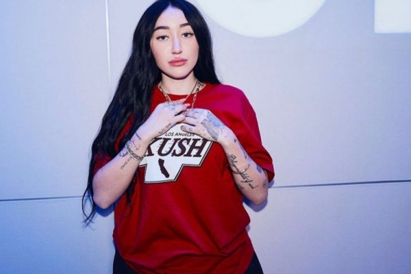 Noah Cyrus Adik Miley Cyrus Yang Juga Seorang Penyanyi