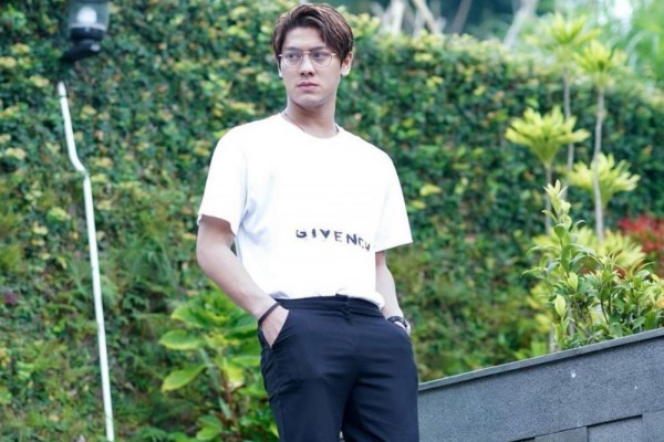 10 Pose Ikonis Tangan di Kantong ala Rizky Billar, Cool Abis!