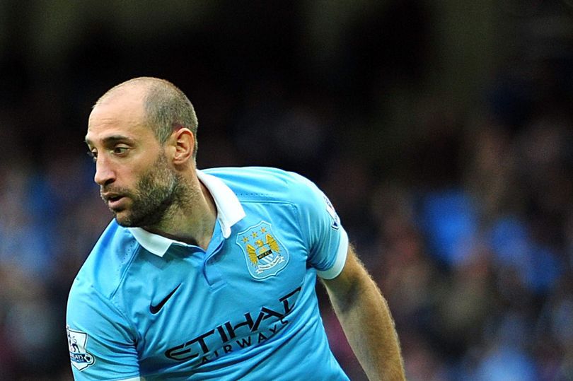 2. Bek Sayap Kanan - Pablo Zabaleta.