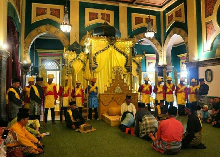 Mengenal 5 Tradisi Berbagai Kerajaan yang Masih Eksis di Indonesia