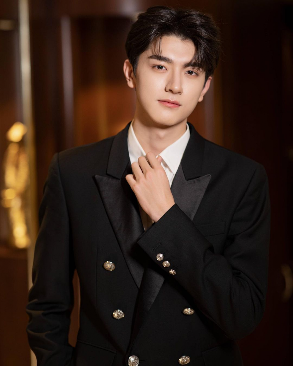 Genap Berusia 22 Tahun, Ini Potret Menawan Lin Yi dari Kecil