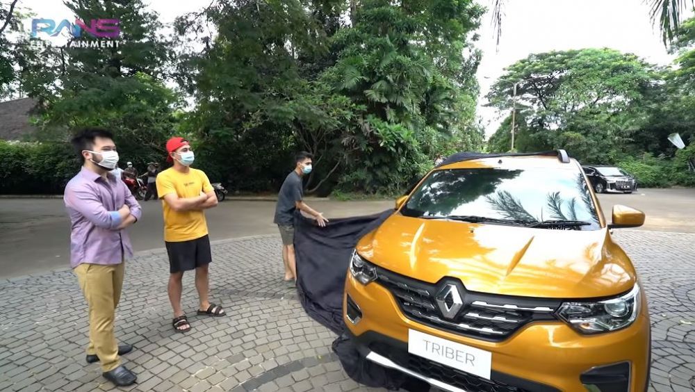 2 Bulan jadi Artis, 9 Potret Dimas Ahmad Langsung Beli Mobil Eropa
