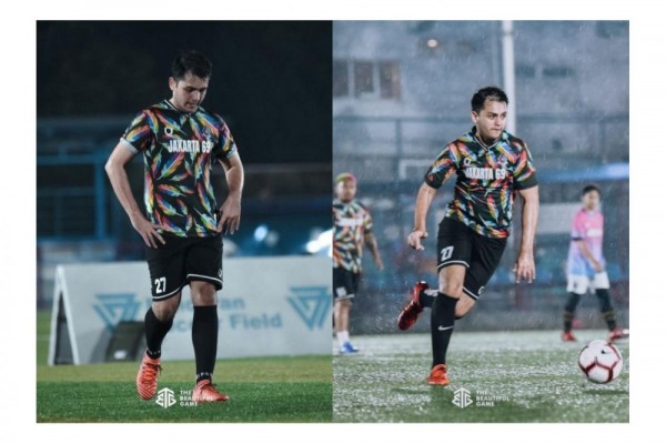 Berkeringat, 9 Potret Macho Rizky Alatas saat Bermain Sepak Bola