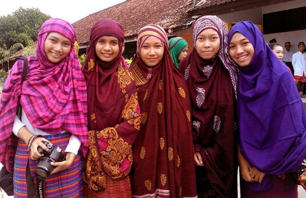 Mengenal Pakaian Adat Rimpu dari Suku Mbojo di Bima