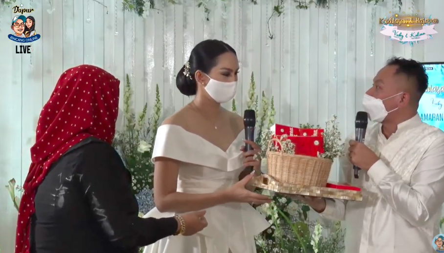 Bahagia dan Haru 10 Momen Lamaran Vicky Prasetyo dan Kalina Ocktaranny