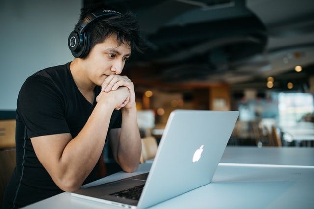 7 Kelebihan Kuliah Online, Menimba Ilmu Tanpa Terhalang Jarak