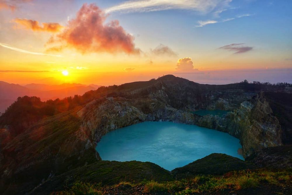 10 Danau Vulkanik Paling Indah Di Dunia Ada Kelimutu