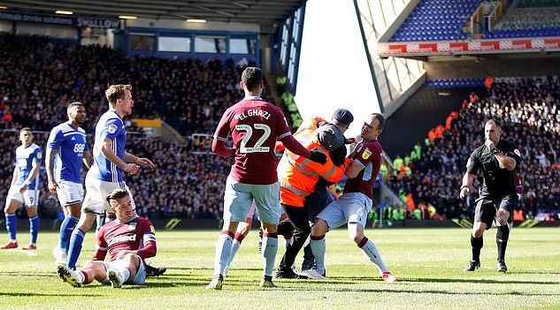 Hujatan hingga Makian, 10 Derby Terpanas di Ranah Sepak Bola Inggris