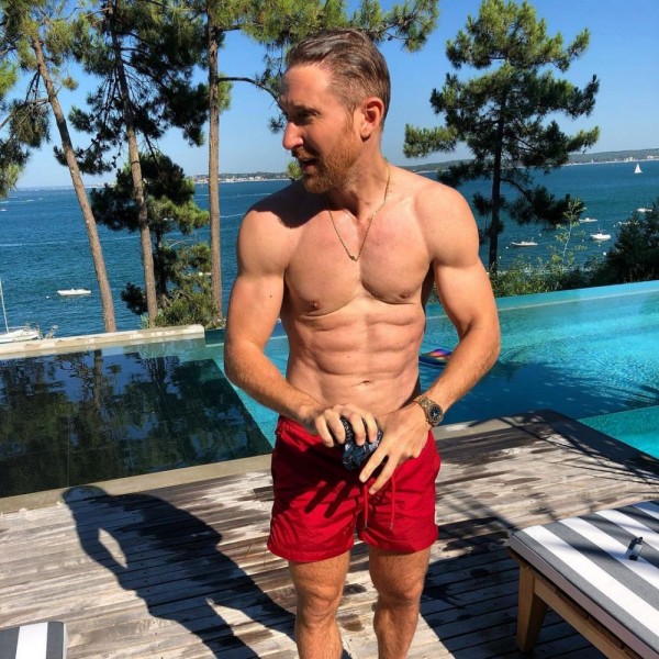 9 Potret Bugar David Guetta di Usia 53 Tahun, Masih Hot Abis!