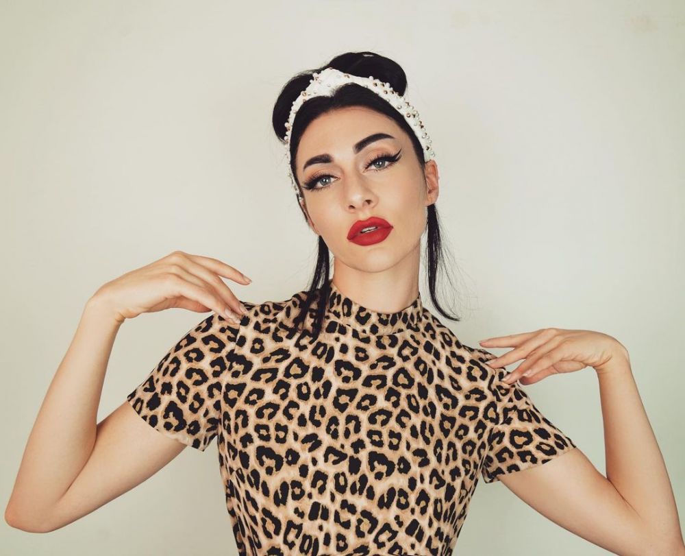 Lagunya Viral di TikTok, 10 Potret Qveen Herby yang Unik