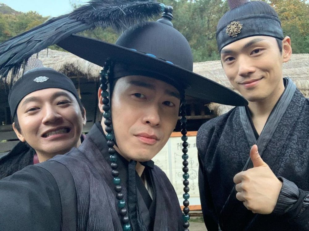 11 Adu Pesona Lee Jae Won dan Young Jae di Drama 'Mr. Queen'