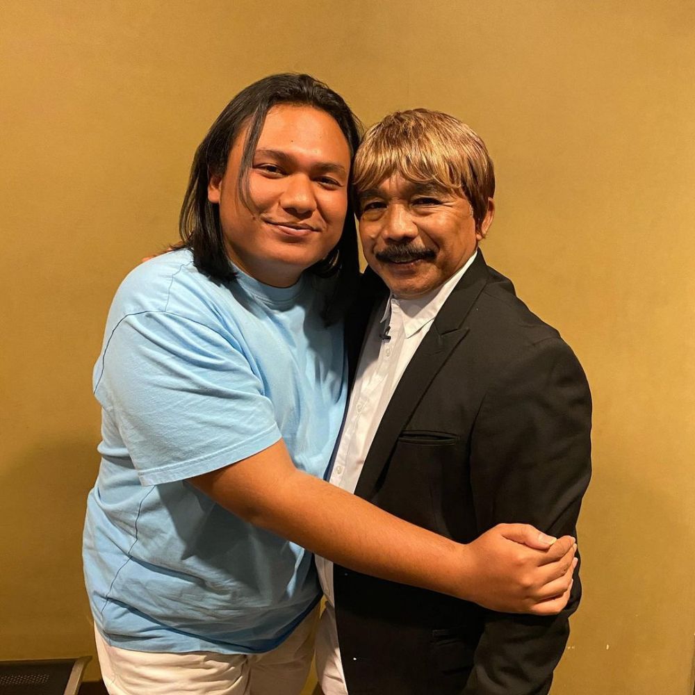 Jadi Fans Berat, 10 Artis Akhirnya Kesampaian Foto Berdua Bareng Idola